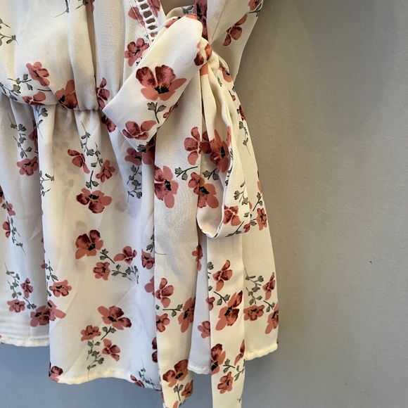 Sienna Sky floral wrap shirt XS - Picture 4 of 4